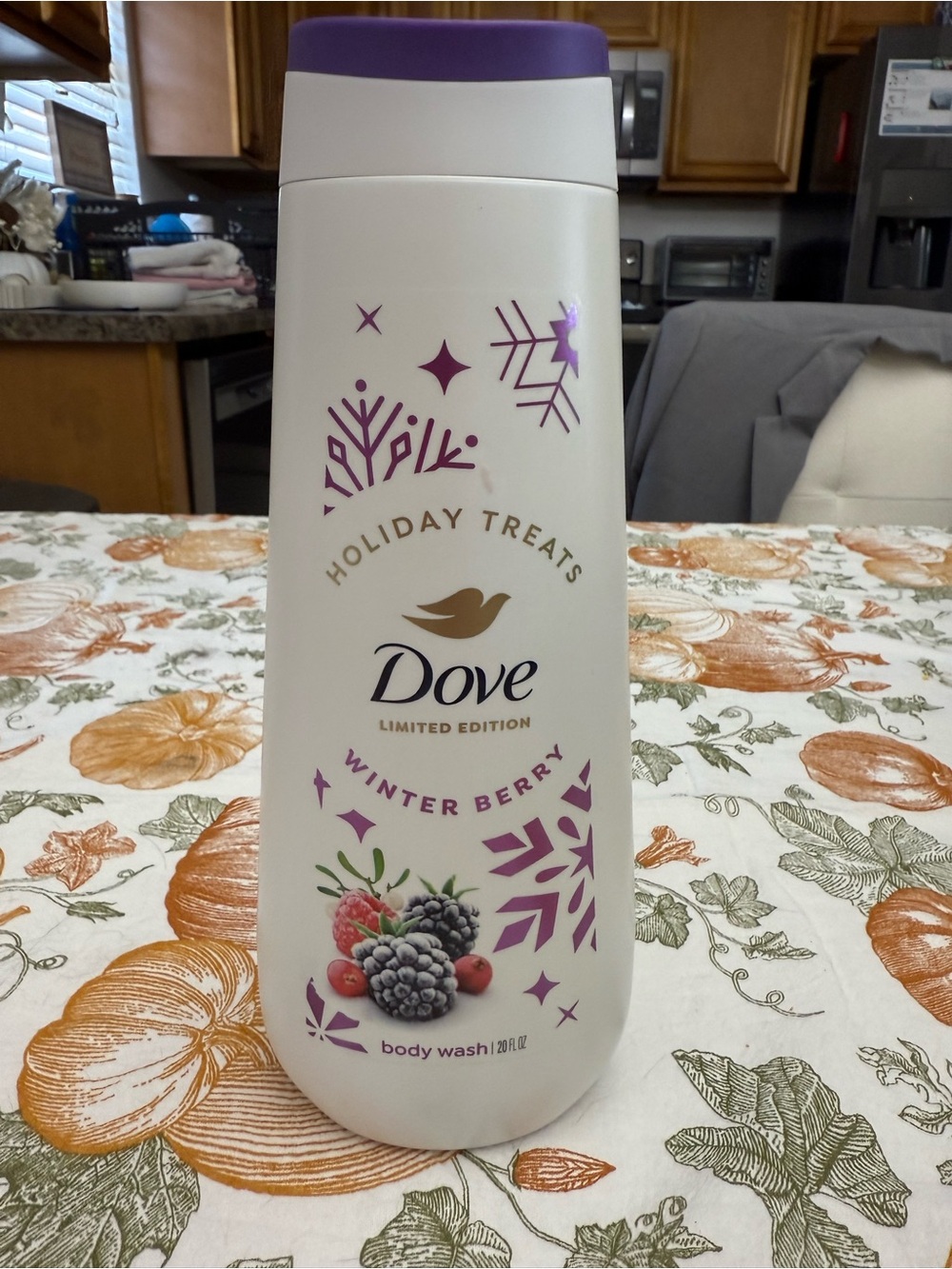 Dove Limited Edition Winter Berry Body Wash